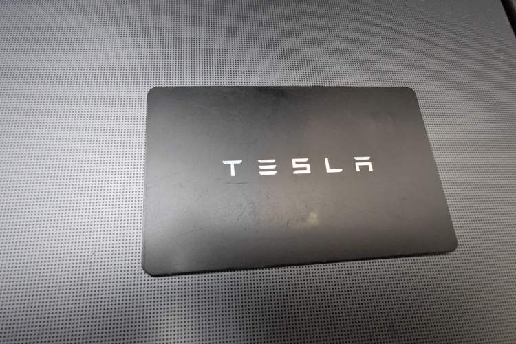 Used Tesla Model Y 2025 Rear-Wheel Drive First Edition Vehicle Key