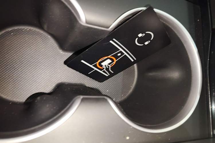 Used Tesla Model Y 2025 Long-Range All-Wheel-Drive Version Vehicle Key