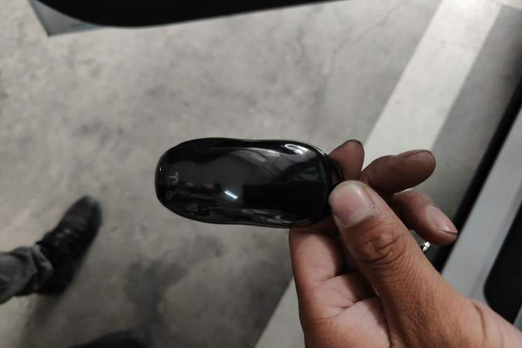 Used Tesla Model Y 2025 Updated Version Long-Range All-Wheel Drive Vehicle Key