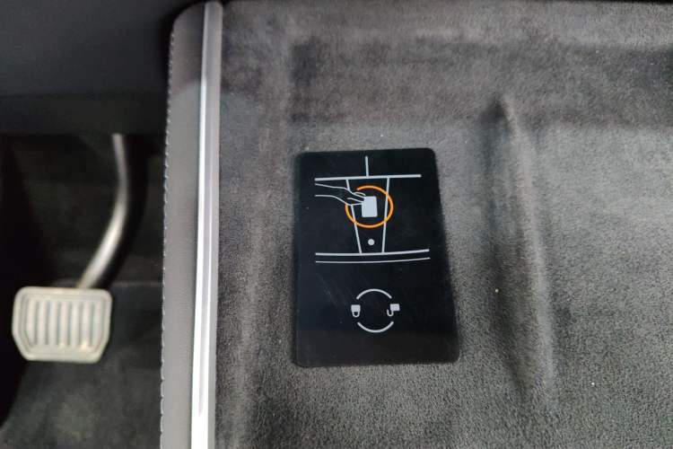 Used Tesla Model Y 2025 Rear-Wheel-Drive Version Vehicle Key