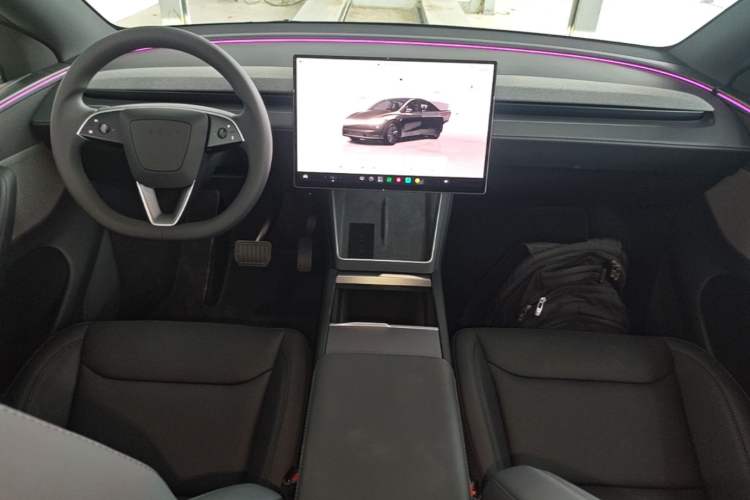 Used Tesla Model Y 2026 Rear-Drive Model Center Console