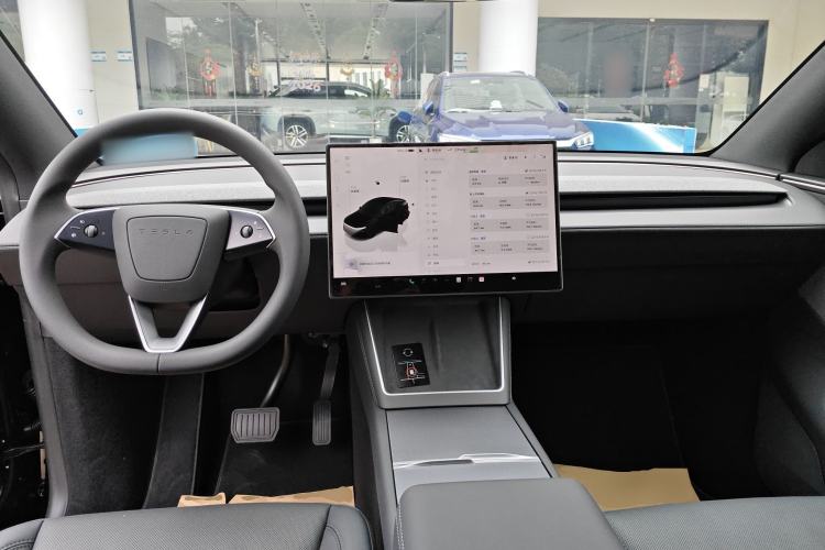 Used Tesla Model Y 2026 Rear-Drive Model Center Console