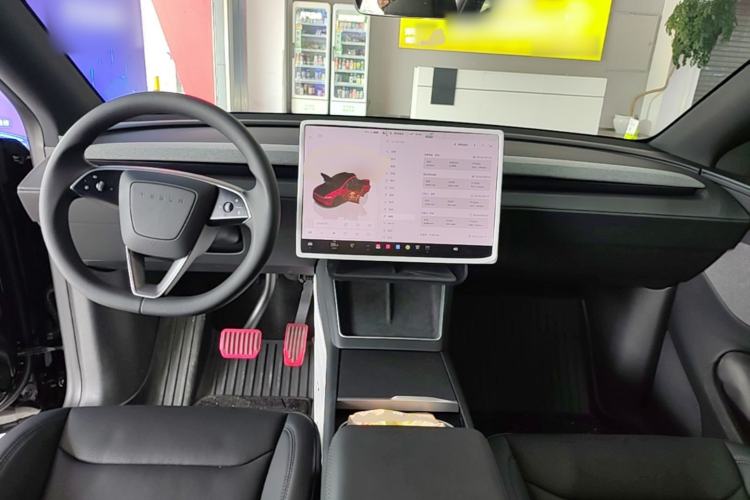 Used Tesla Model Y 2026 Rear-Drive Model Center Console