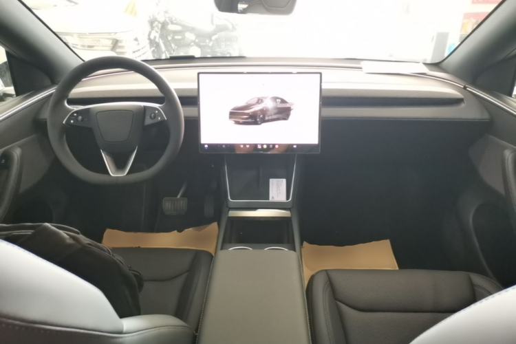 Used Tesla Model Y 2026 Rear-Drive Model Center Console
