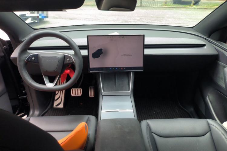 Used Tesla Model Y 2026 Long-Range All-Wheel-Drive Model Center Console