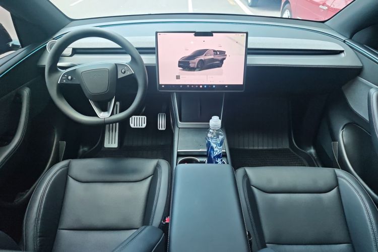 Used Tesla Model Y 2026 Rear-Drive Model Center Console