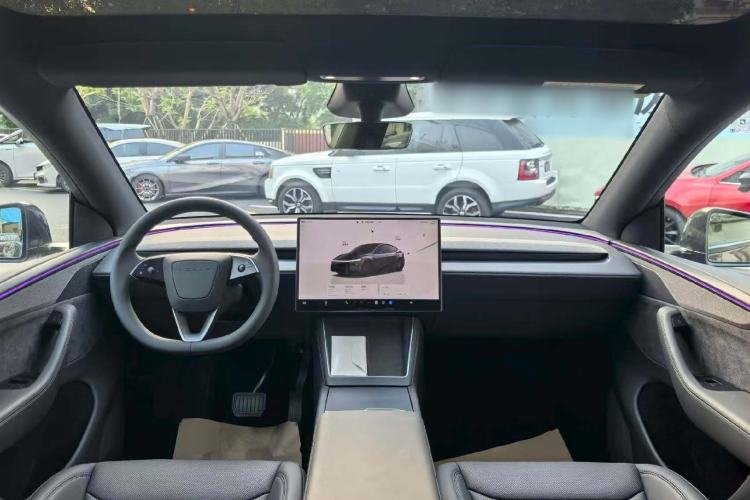 Used Tesla Model Y 2026 Rear-Drive Model Center Console