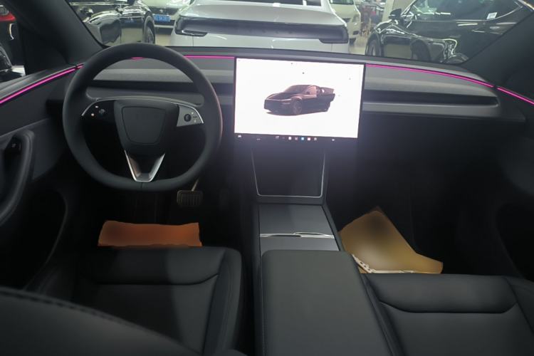 Used Tesla Model Y 2026 Rear-Drive Model Center Console