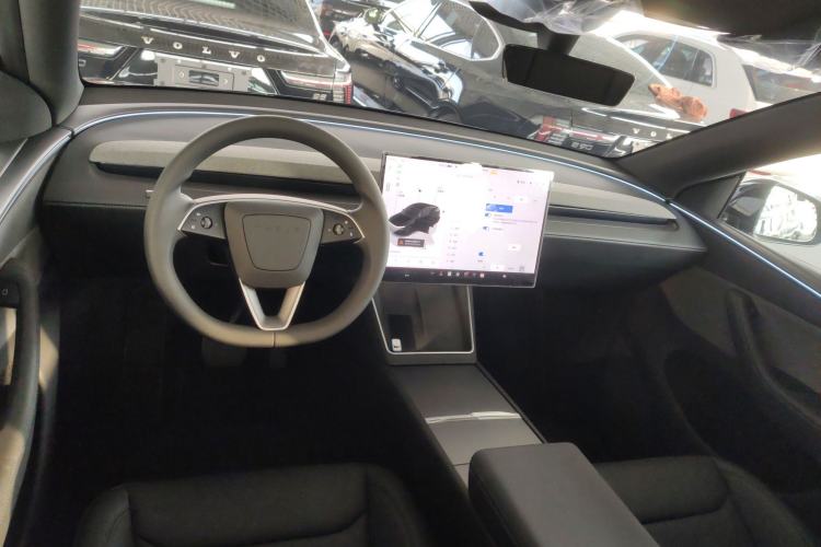 Used Tesla Model Y 2026 Rear-Drive Model Center Console