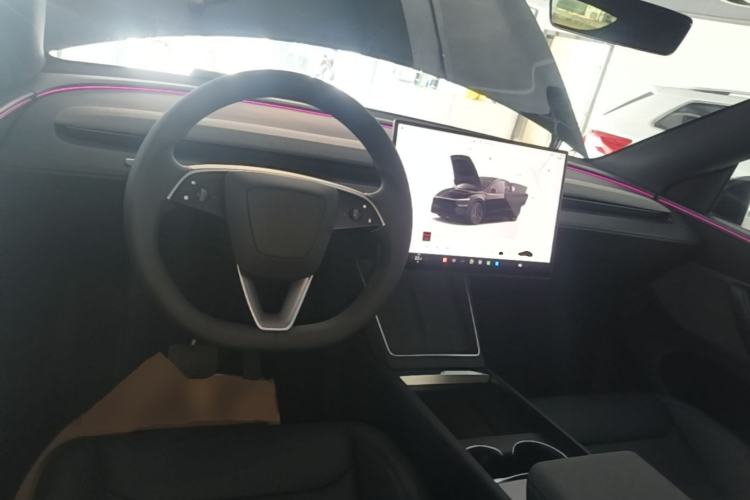 Used Tesla Model Y 2026 Rear-Drive Model Center Console