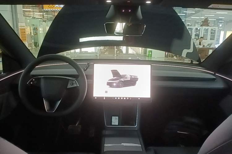 Used Tesla Model Y 2026 Rear-Drive Model Center Console