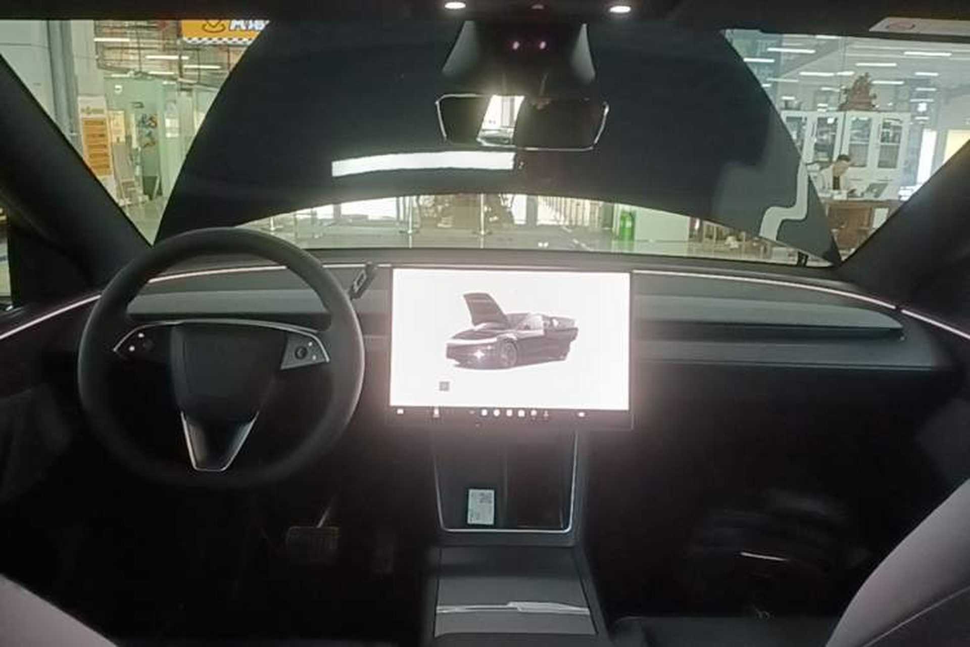 Used Tesla Model Y 2026 Rear-Drive Model Center Console