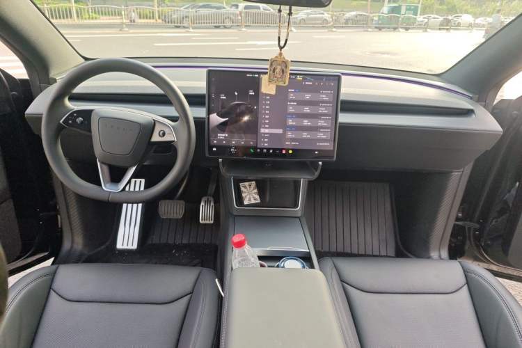 Used Tesla Model Y 2026 Rear-Drive Model Center Console