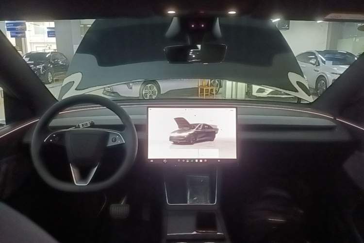 Used Tesla Model Y 2026 Rear-Drive Model Center Console
