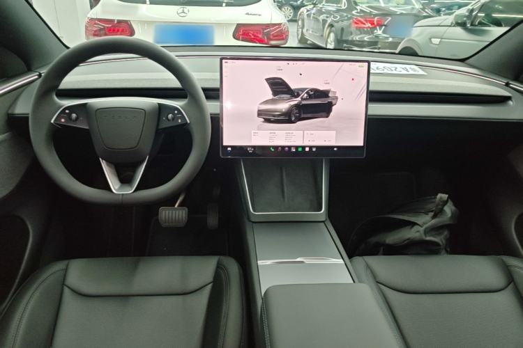 Used Tesla Model Y 2026 Rear-Drive Model Center Console