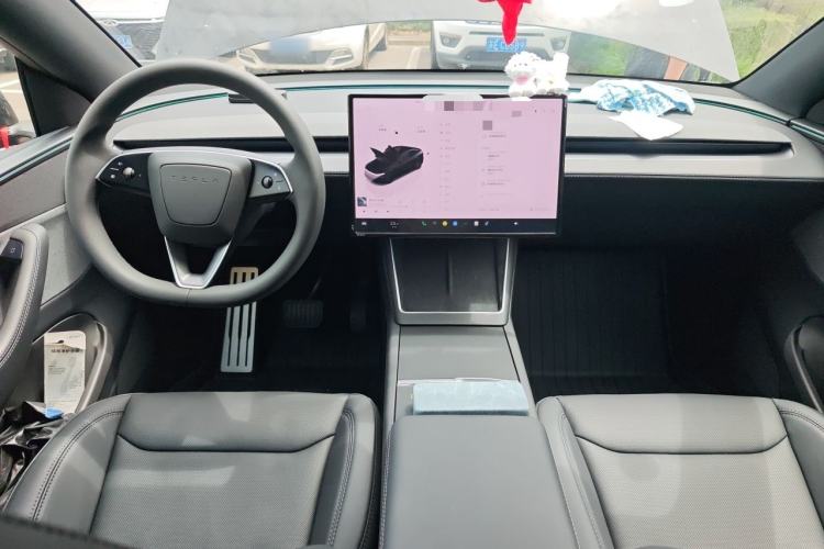 Used Tesla Model Y 2026 Facelifted Long-Range Rear-Drive Model Center Console