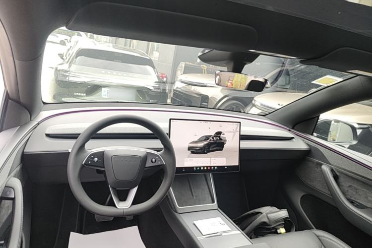 Used Tesla Model Y 2026 Long-Range All-Wheel-Drive Model Center Console