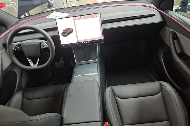 Used Tesla Model Y 2026 Rear-Drive Model Center Console