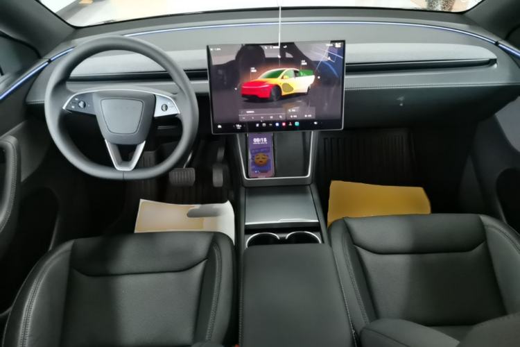Used Tesla Model Y 2026 Rear-Drive Model Center Console