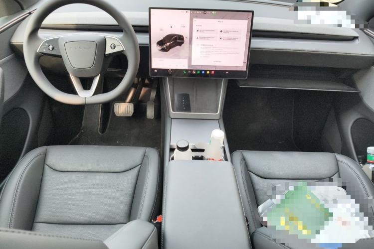 Used Tesla Model Y 2026 Rear-Drive Model Center Console