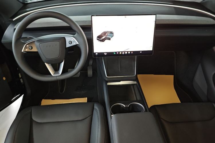 Used Tesla Model Y 2026 Rear-Drive Model Center Console