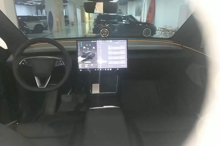 Used Tesla Model Y 2026 Rear-Drive Model Center Console