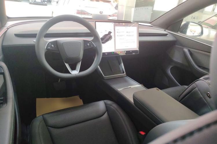 Used Tesla Model Y 2026 Rear-Drive Model Center Console
