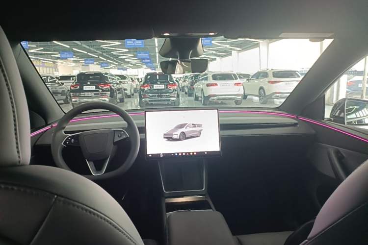 Used Tesla Model Y 2026 Rear-Drive Model Center Console