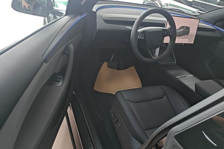 Used Tesla Model Y 2026 Facelifted Long-Range Rear-Drive Model Driver Seat