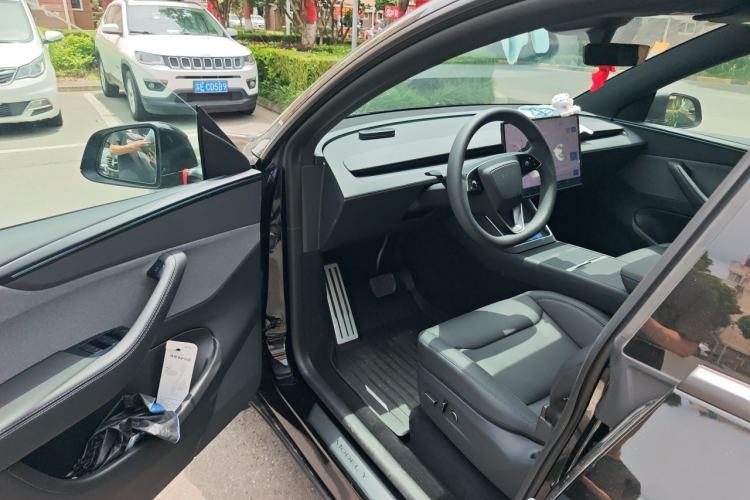 Used Tesla Model Y 2026 Facelifted Long-Range Rear-Drive Model Driver Seat