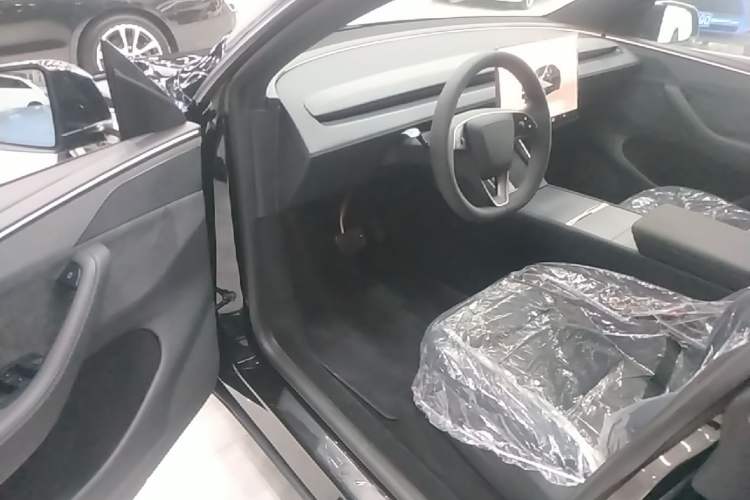 Used Tesla Model Y 2026 Long-Range All-Wheel-Drive Model Driver Seat