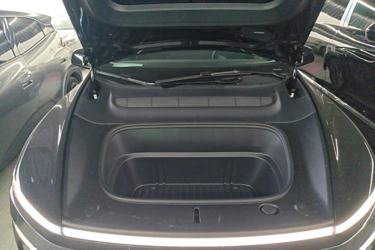 Used Tesla Model Y 2026 Rear-Drive Model Engine Bay