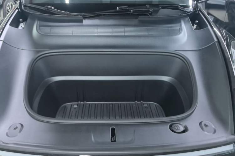 Used Tesla Model Y 2026 Rear-Drive Model Engine Bay