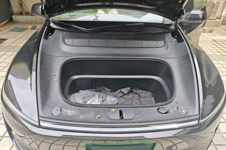 Used Tesla Model Y 2026 Rear-Drive Model Engine Bay