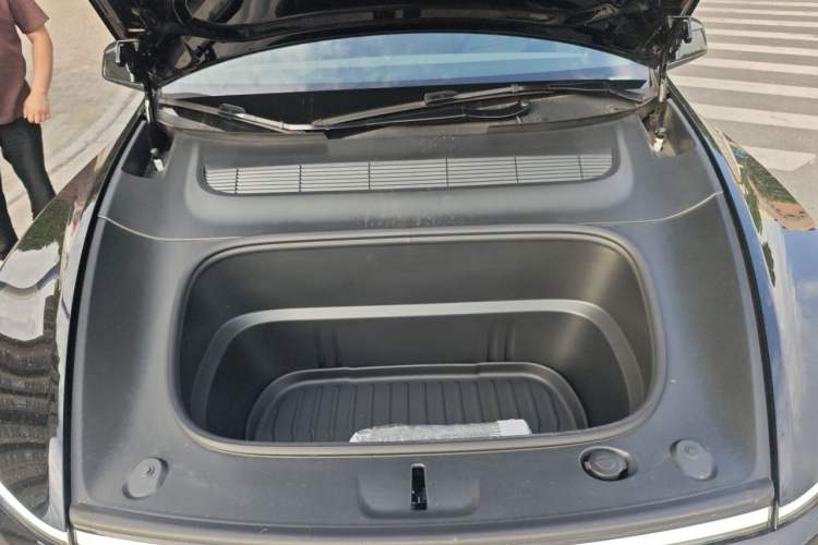 Used Tesla Model Y 2026 Rear-Drive Model Engine Bay