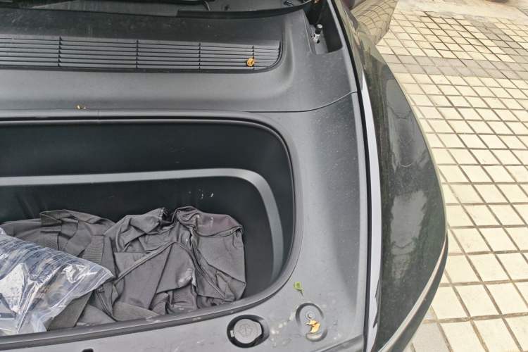 Used Tesla Model Y 2026 Rear-Drive Model Engine Bay Left