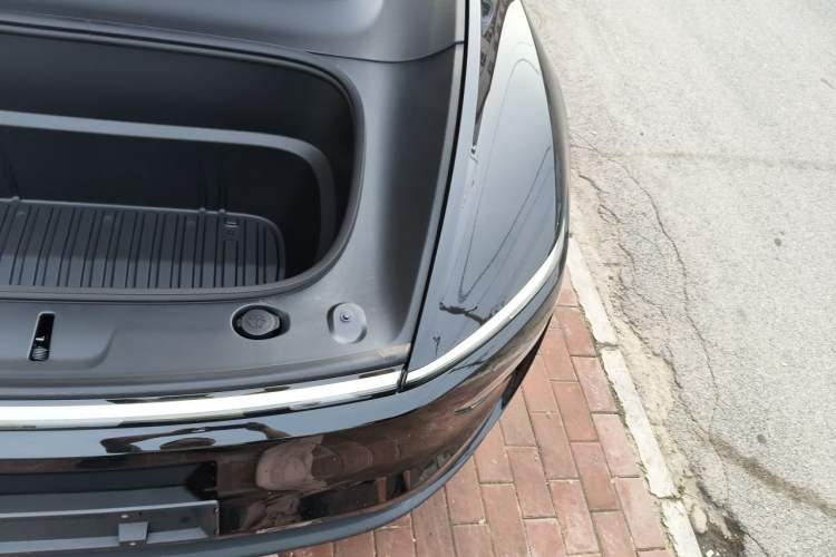 Used Tesla Model Y 2026 Rear-Drive Model Engine Bay Left