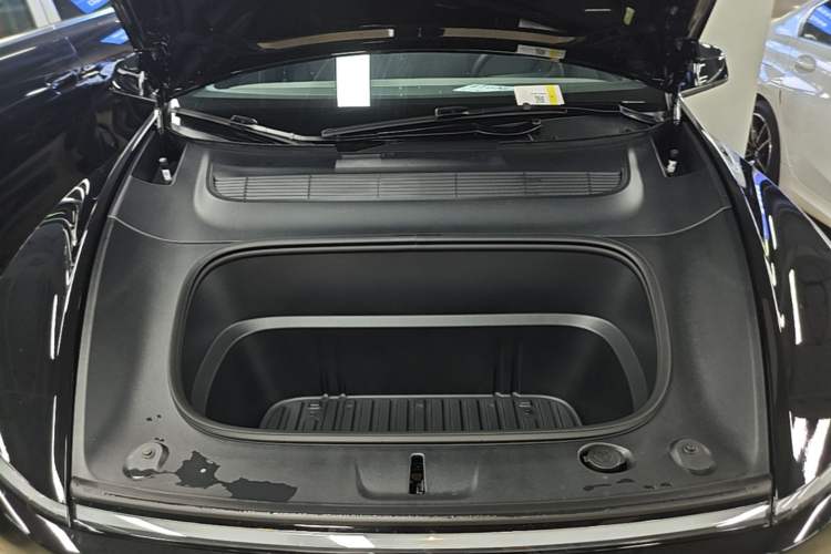 Used Tesla Model Y 2026 Rear-Drive Model Engine Bay