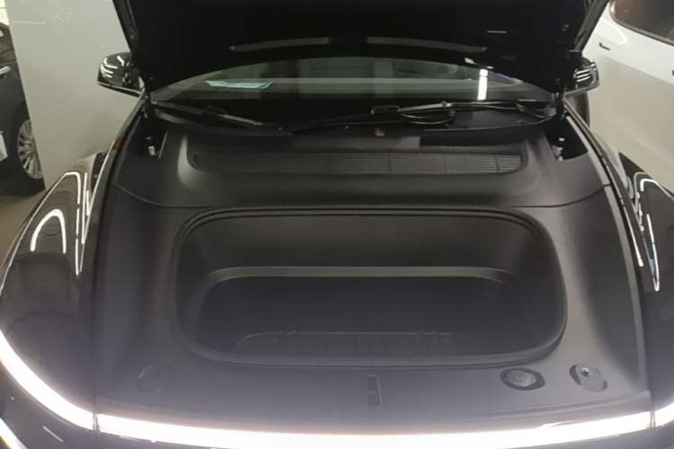 Used Tesla Model Y 2026 Rear-Drive Model Engine Bay
