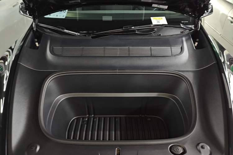 Used Tesla Model Y 2026 Rear-Drive Model Engine Bay