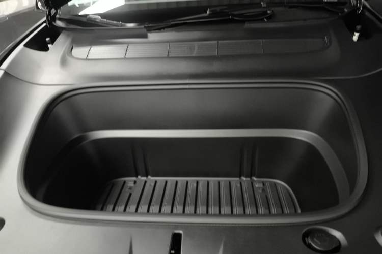 Used Tesla Model Y 2026 Rear-Drive Model Engine Bay