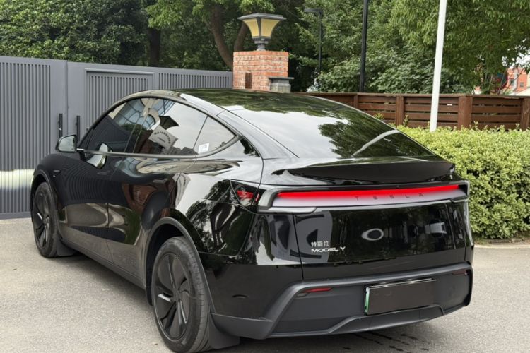 Used Tesla Model Y 2026 Rear-Drive Model Exterior 1