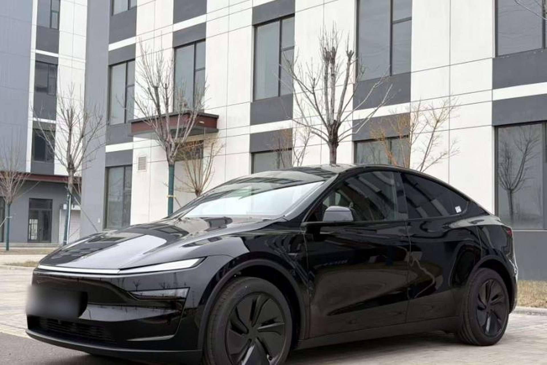 Used Tesla Model Y 2026 Rear-Drive Model Exterior 2