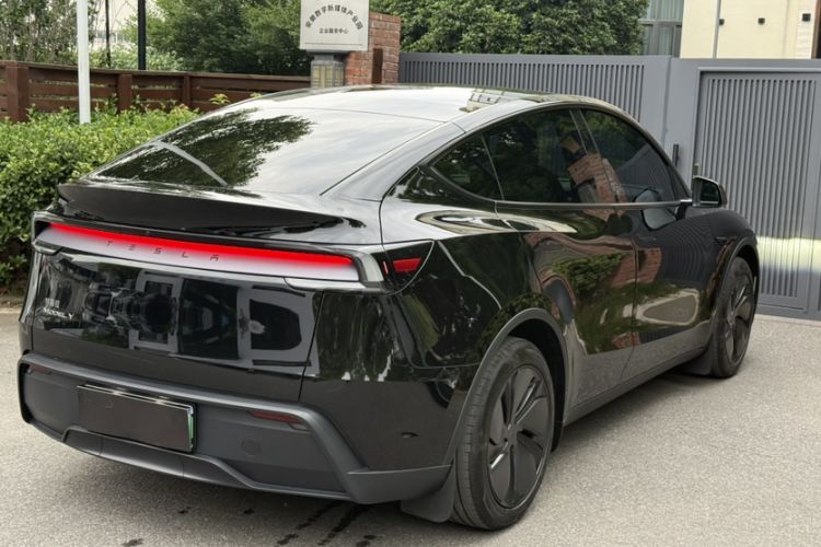 Used Tesla Model Y 2026 Rear-Drive Model Exterior 2