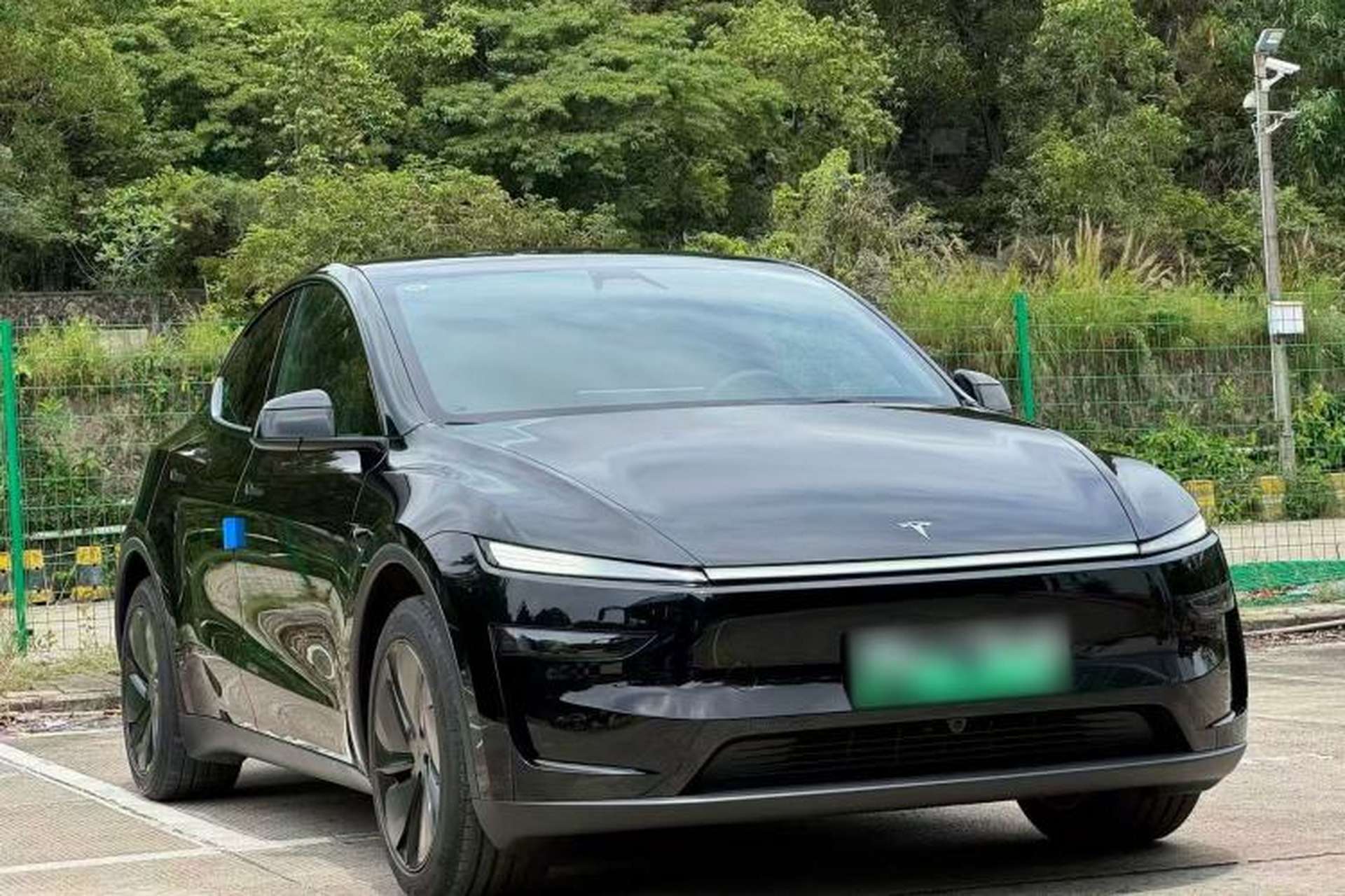 Used Tesla Model Y 2026 Rear-Drive Model Exterior 2