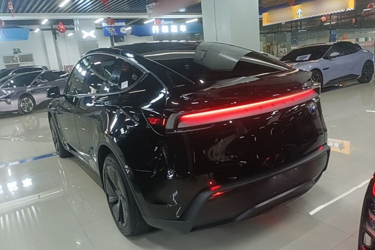 Used Tesla Model Y 2026 Rear-Drive Model Exterior 2