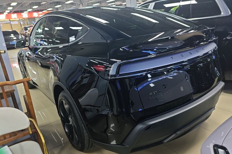 Used Tesla Model Y 2026 Rear-Drive Model Exterior 2