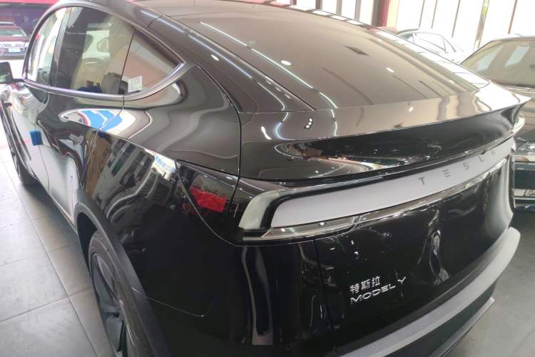 Used Tesla Model Y 2026 Rear-Drive Model Exterior 2