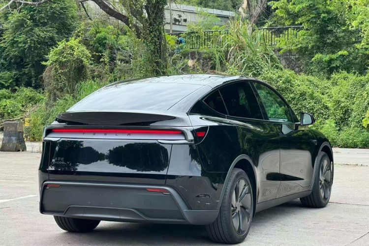 Used Tesla Model Y 2026 Rear-Drive Model Exterior 3