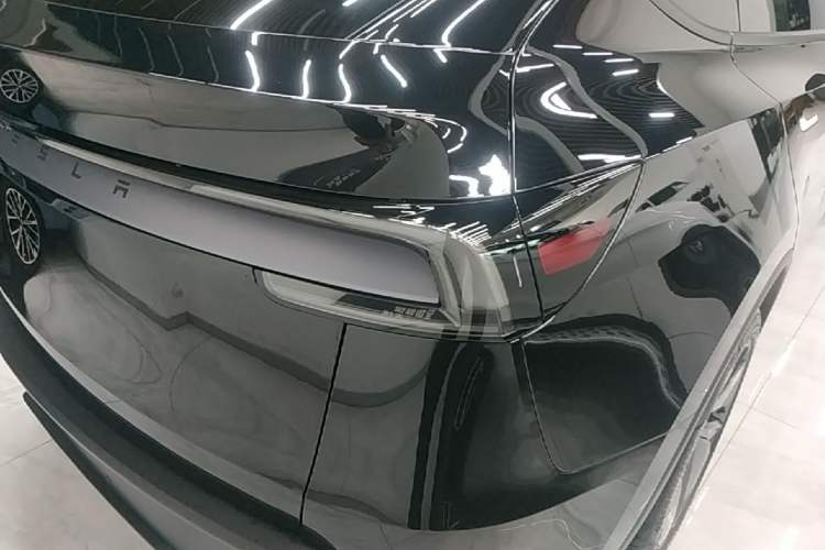 Used Tesla Model Y 2026 Long-Range All-Wheel-Drive Model Exterior 3